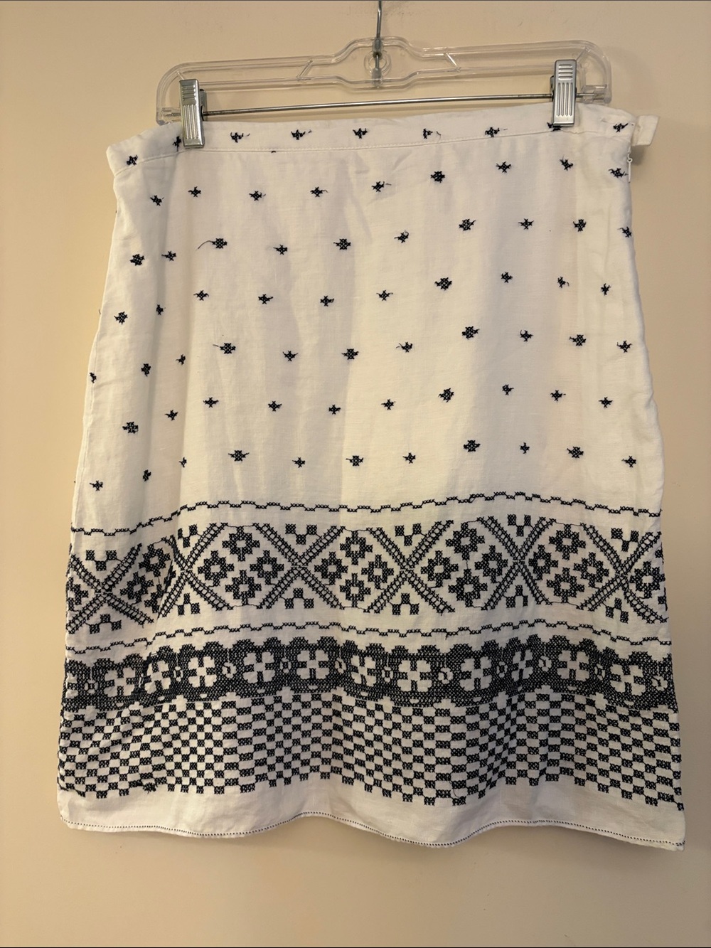 Max Studio Women’s White Embroidered Boho Resortwear Skirt, size‎ 10